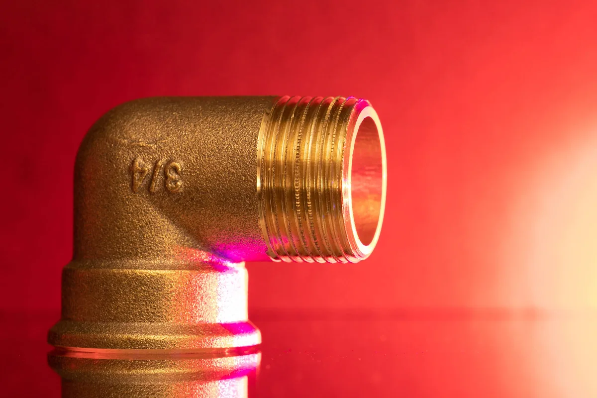 Brass elbow pipe fitting
